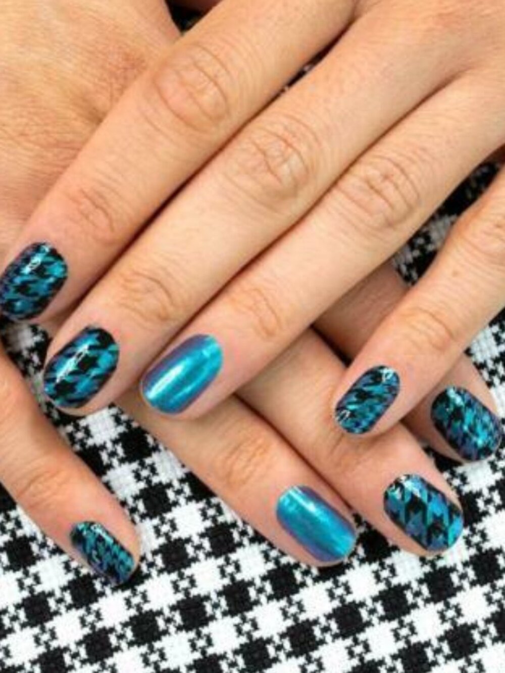 Suit Yourself Color Street Nail Polish Strips Retired Teal Houndstooth Design